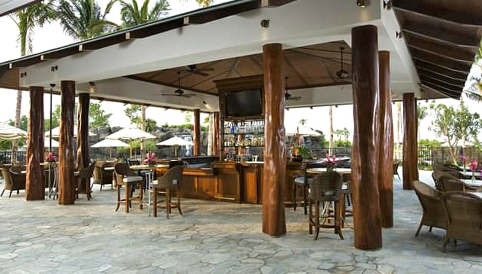 Kings Land by Hilton pool bar and outdoor dining area