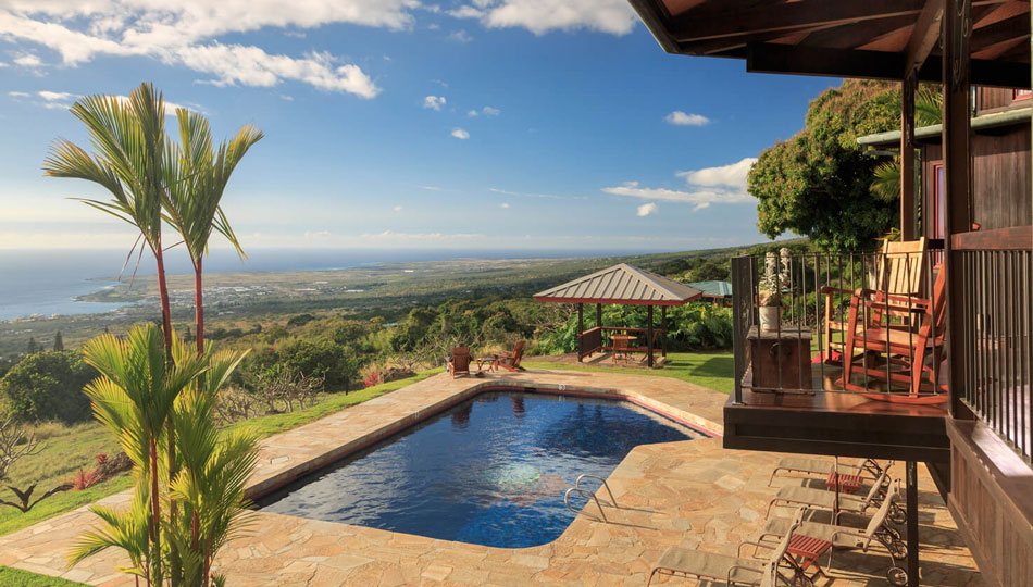 Holualoa Inn Swimming Pool and View above Kona