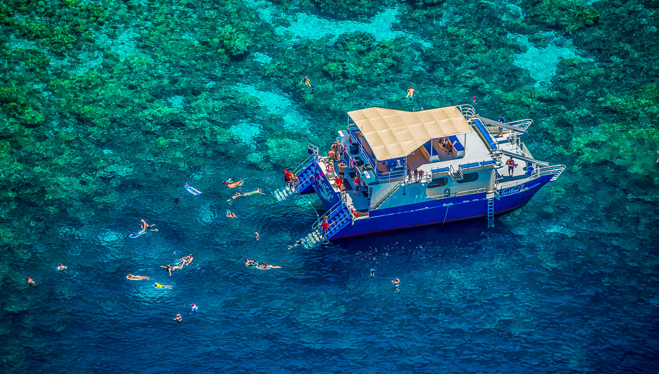 Fairwind boat at Kealakekua Bay