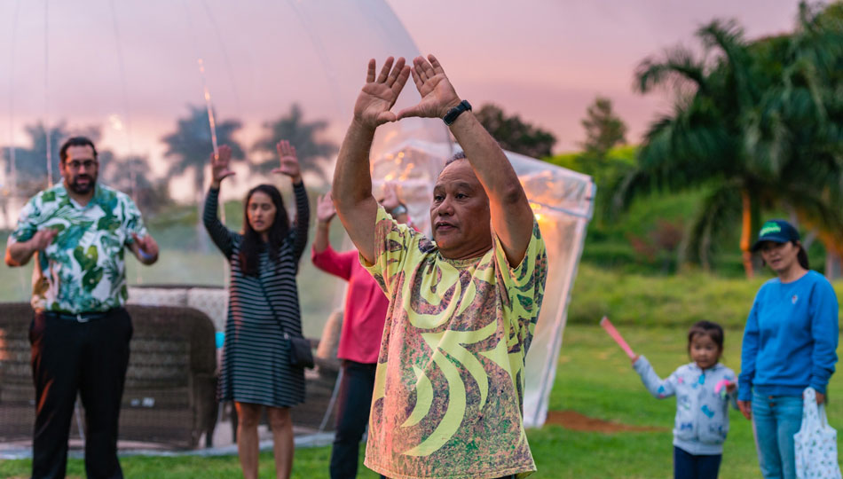 Kalepa Baybayan Teaching Wayfinding at the Makani Stargazing Event